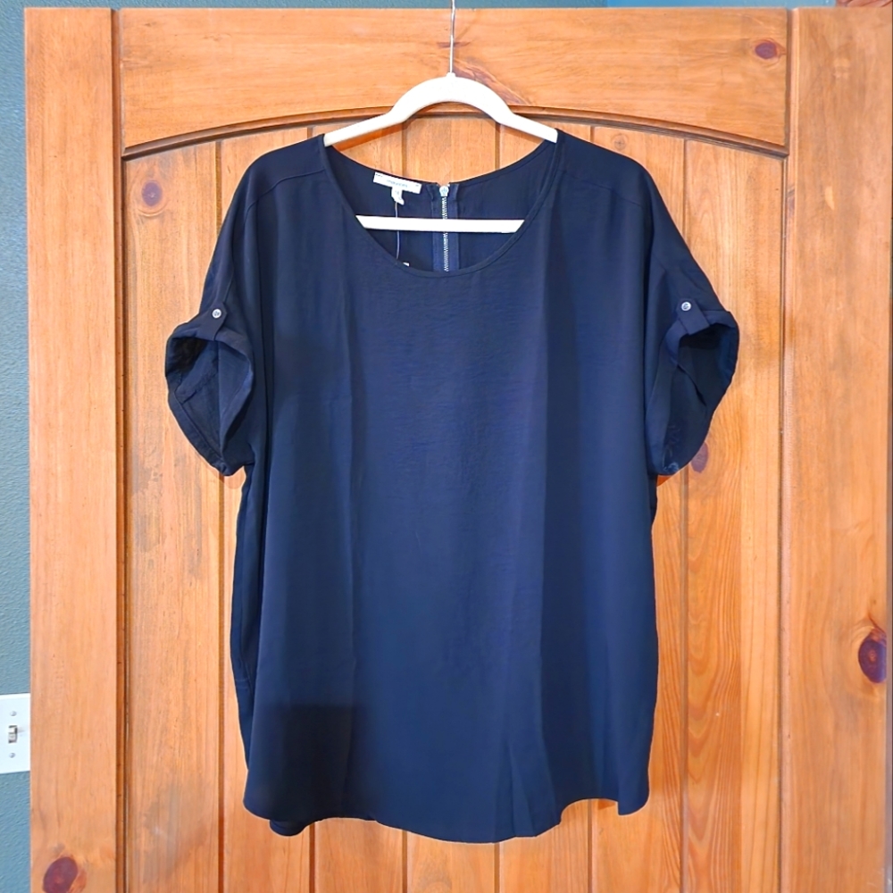 1X Maurices Delton Solid Zipper Back Blouse